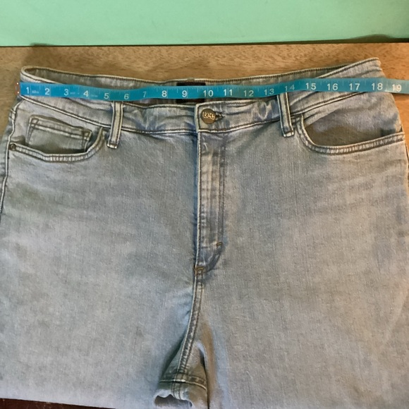 Lee Light Wash Denim Capris Size 18 - Picture 10 of 15